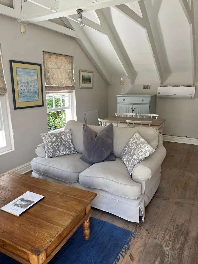 Constantia Cottage- Warblers Nest